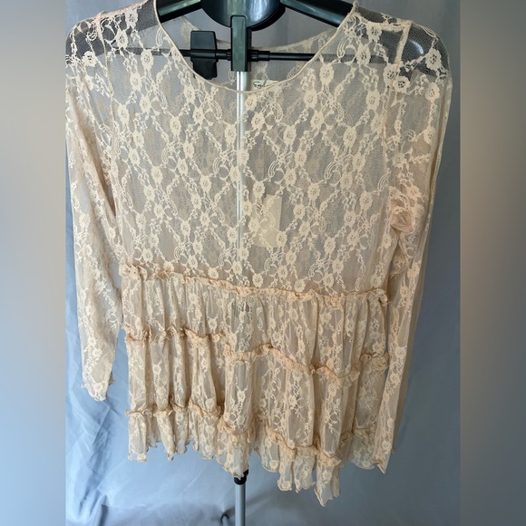 Easel Cream Lace Ruffle Blouse